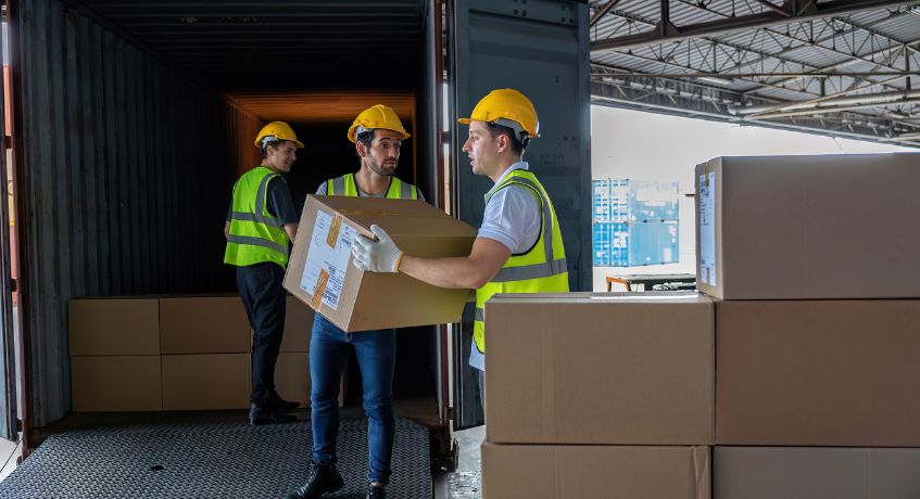 Apa Perbedaan Inbound dan Outbound Logistics?