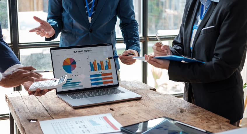 Who Uses Business Analytics in Organizations